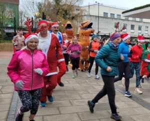 Crowds warm up for Rudolph Run 2022